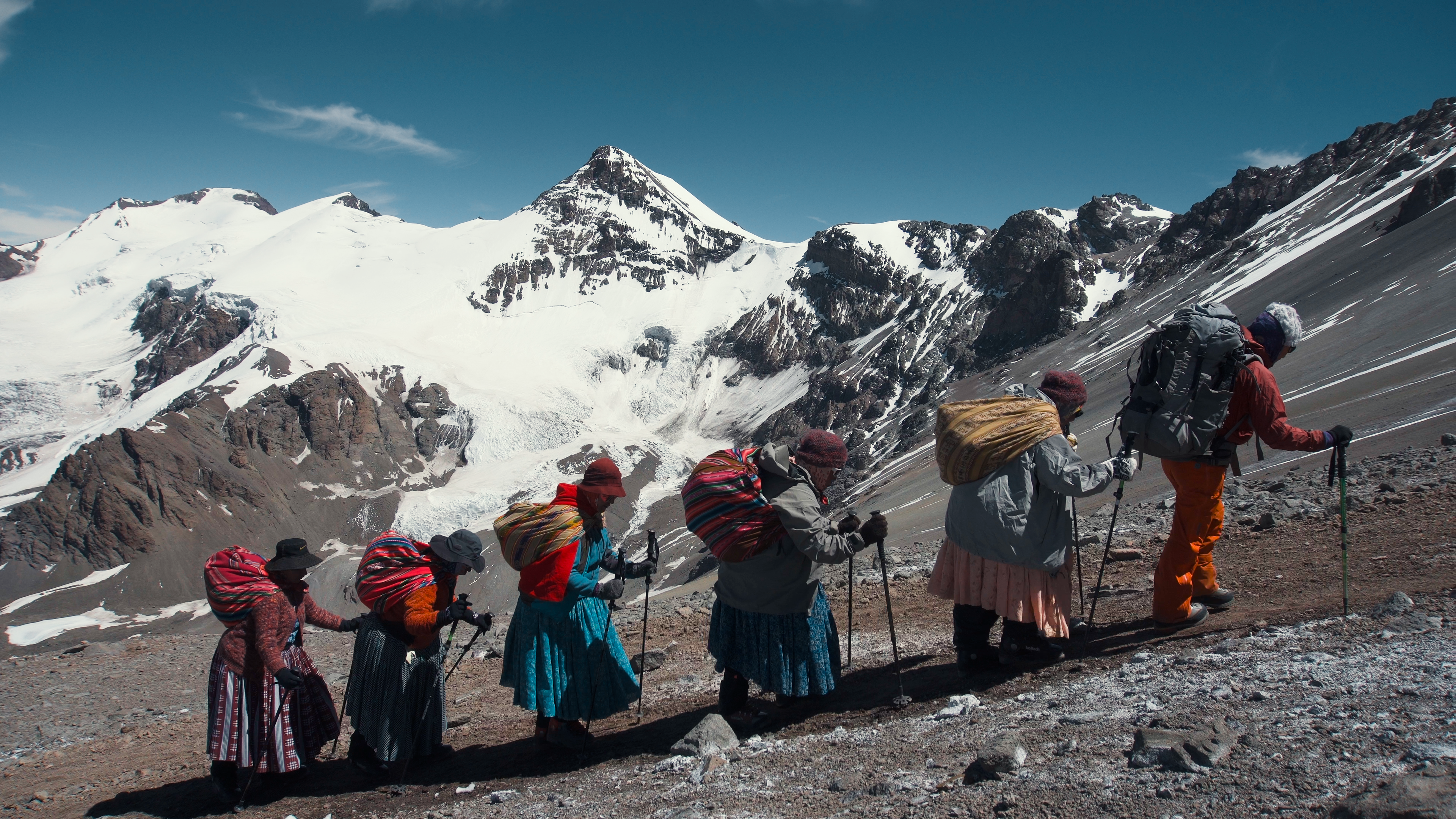 Cholitas Escaladoras: what can teach us the story of five native climbers
